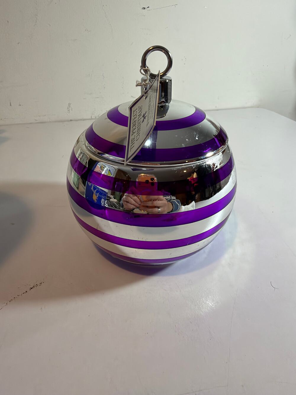 the white barn Winterberry candle ornament new 4.88 oz